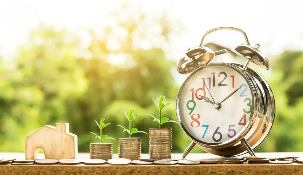 picture of coins and an alarm clock